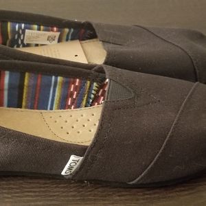 NWT Womens all black Toms